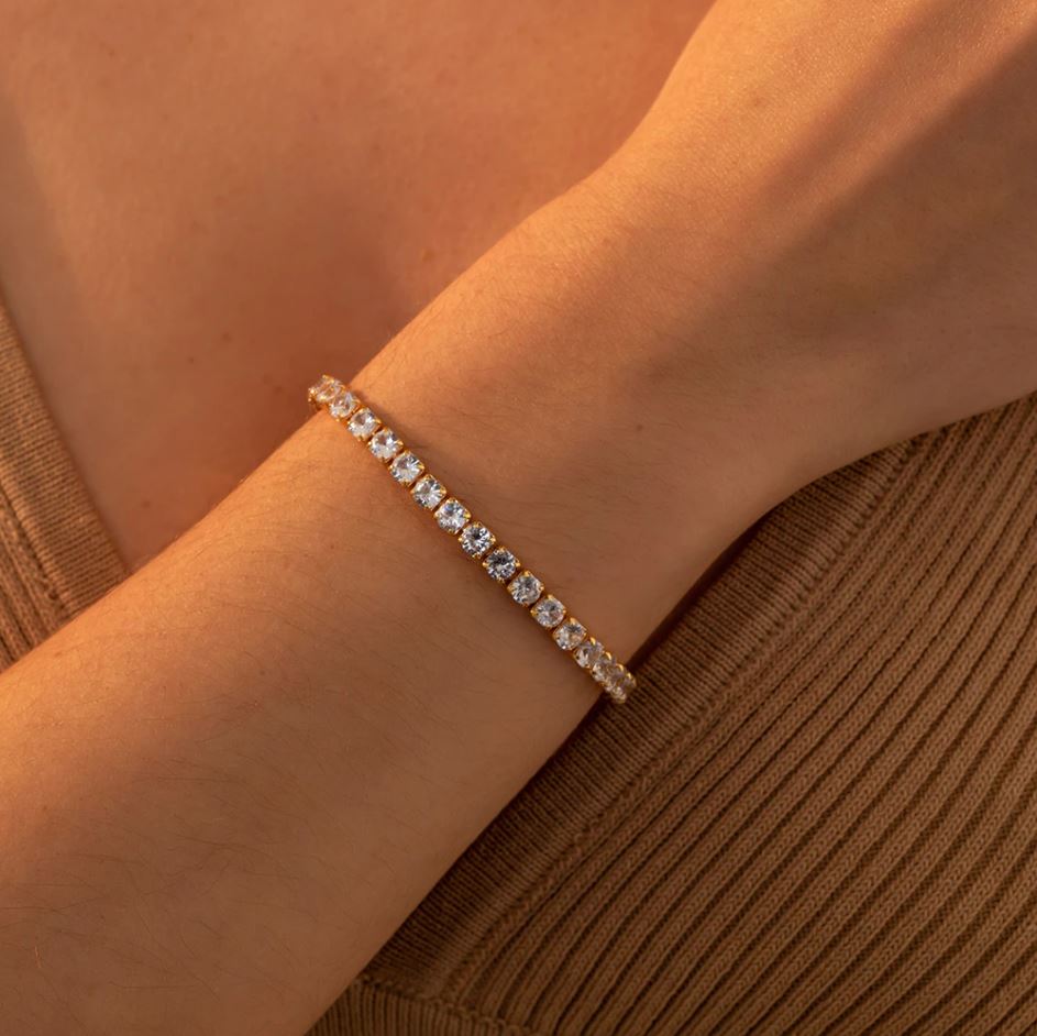 Bracelet inlaid with stones