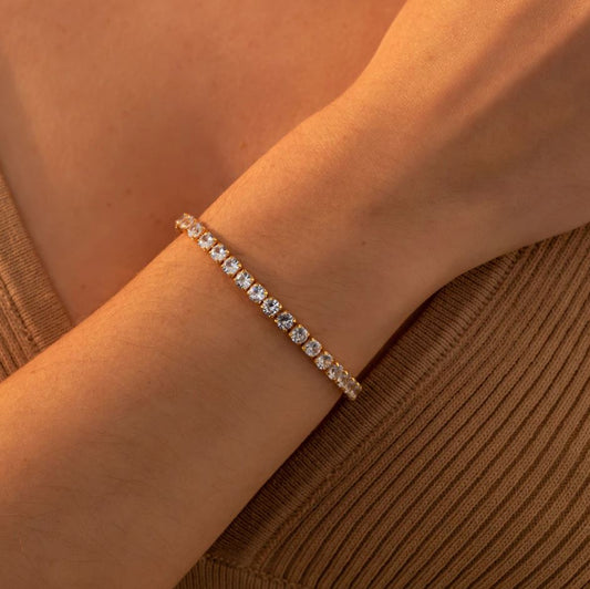 Bracelet inlaid with stones